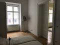 Schlafzimmer zum Wohnzimmer